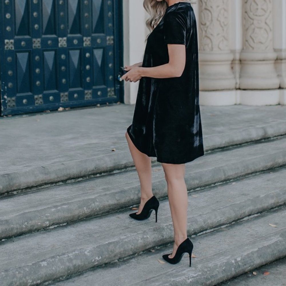 ✨ LALA BLACK VELVET DRESS✨ - Picture 4 of 5